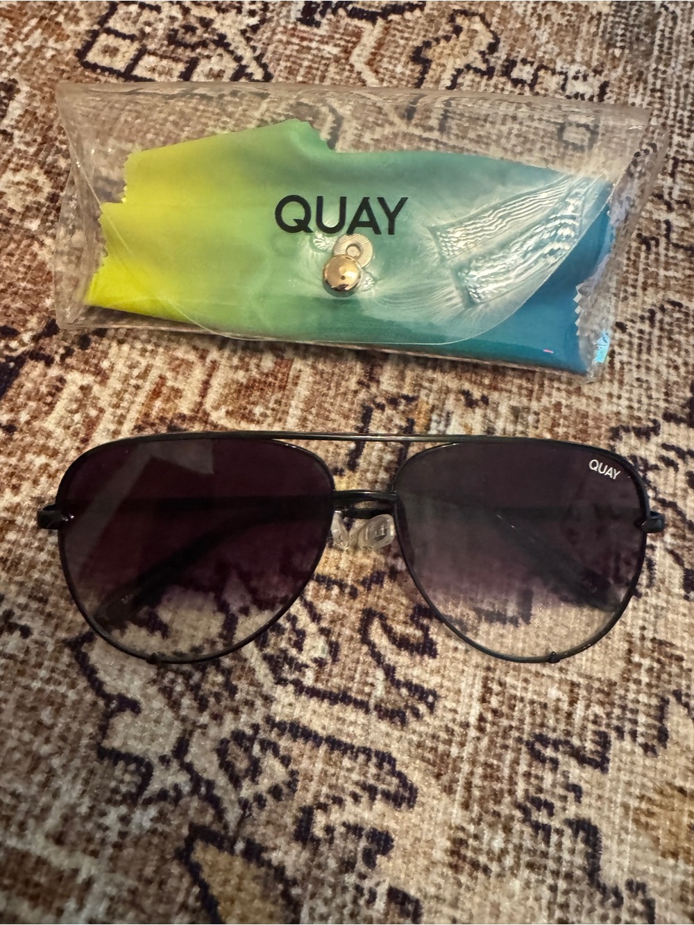 Quay Australia Sunglasses with Gradient Blue-Green-Yellow Case - Picture 2 of 5